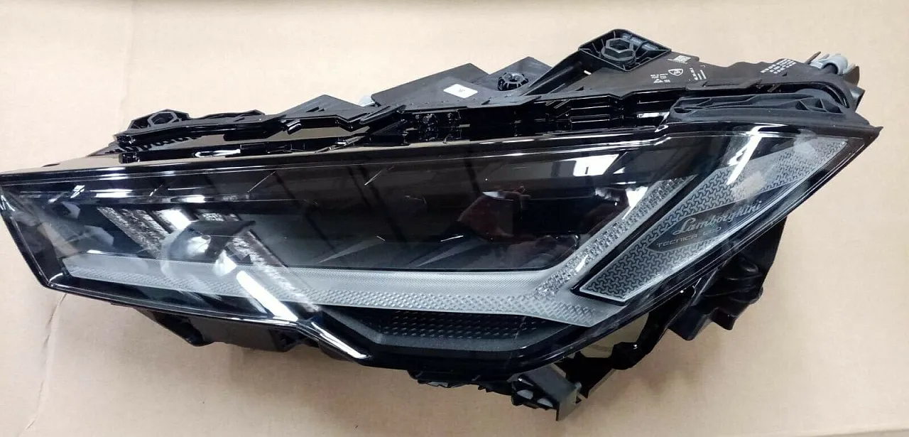 2019_lamborghini_urus_HL_unit